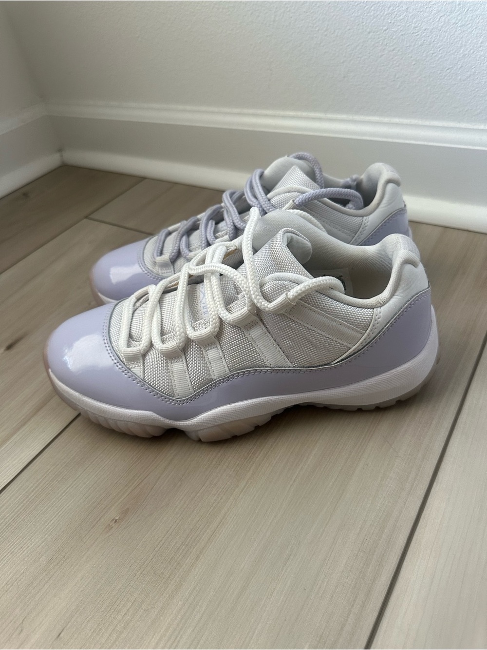 Jordan Kids Low Top Sneakers in Light Lavender and White